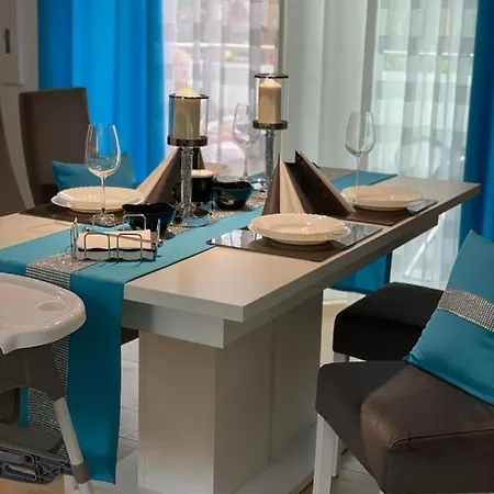 Apartament Lazurowy アパート ポビエロボ