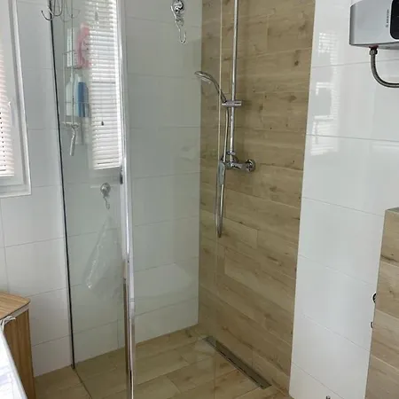 アパート Apartament Lazurowy ポビエロボ